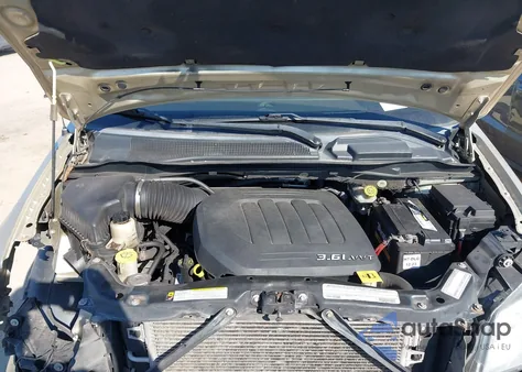 2011 Chrysler Town & Country Touring из США, поврежденный, VIN 2A4RR5DG5BR638376